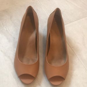 Vionic tan peep-toe leather wedge heels